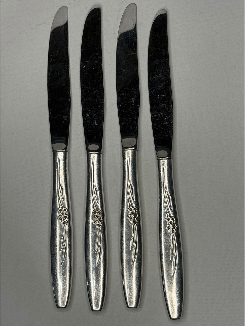 Vintage Oneida Community Enchantment Gentle Rose Silverplate 4 Butter Knives